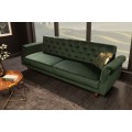 Luxusní rozkládací retro sedačka chesterfield Bella v tmavě zeleném provedení na hnědých dřevěných nožičkách s opěrkami na ruce