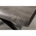 Moderní jídelní stůl Mammut z akáciového masivního dřeva šedohnědé barvy s černýma nohama z kovu 200cm