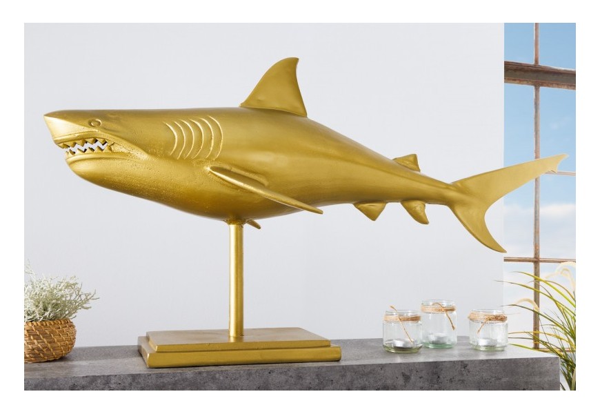Zlatá designová dekorační soška žralok Perry z kovové slitiny