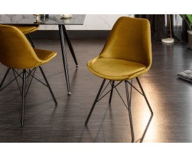 Designová hořčicově žlutá jídelní židle Scandinavia se sametovým čalouněním a černými nožičkami z kovu 86cm