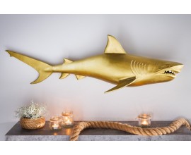 Moderní nástěnná dekorace žralok Perry ve zlaté barvě z kovu 105cm