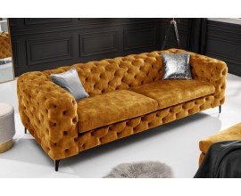 Chesterfield sedačka Modern Barock se sametovým potahem hořčičné barvy 235cm