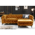 Chesterfield sedačka Modern Barock se sametovým potahem hořčičné barvy 235cm