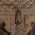 Luxusní orientální konzole Salmee z masivního dřeva přírodní hnědé barvy s bohatým vyřezávaným zdobením 168cm