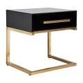 Luxusní art-deco noční stolek Flara černý v matném skleněném provedení se šuplíkem a podstavou ve zlaté barvě z kovu