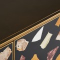 Art-deco černý příborník Blissa se železnou konstrukcí ve zlaté barvě se čtyřmi dvířky a vícebarevným terazzo dekorem