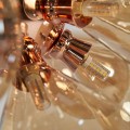 Vintage závěsná lampa Silantro s měděnou kovovou konstrukcí a skleněnými stínítky z tmavého skla 56cm