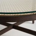 Luxusní moderní kulatý konferenční stolek Nossen v hnědé barvě ze dřeva, skla a ratanu 92cm