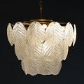 Luxusní art deco kulatý skleněný lustr Leaf s bílými neprůhlednými listy a zlatou kovovou konstrukcí 57 cm