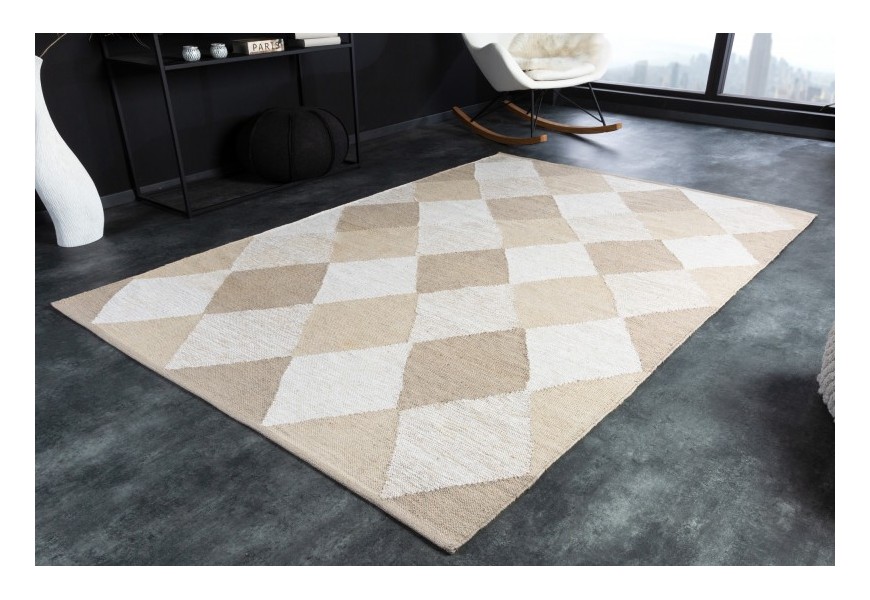 Stylový moderní koberec Astrid obdélníkového tvaru s kosočtvercovým vzorem harlekin béžovo-šedé barvy
