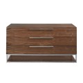 Obohaťte Váš interiér o moderní nábytek v podobě dřevěné komody Vita Naturale z dýhovaného dřeva