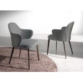 Jednoduchost a elegantní design jídelní židle Vita Naturale s hnědými ocelovými nožičkami
