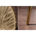 Art deco zlatý příruční stolek Leaf s kovovou konstrukcí na nožičkách a vrchní deskou ve tvaru listu 41cm