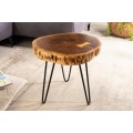 Designový příruční stolek Terra z masivního akátového dřeva hnědé barvy s černými zaoblenými nožičkami