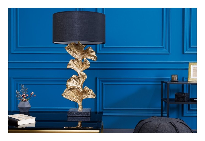 Luxusní zlatá art deco stolní lampa Ginko s podstavou zdobenou ginko listy as černým stínítkem