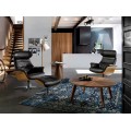 Moderní nábytek a italský styl - Nadčasový obývací pokoj zařízený koženými křesly a nábytkem z kolekce Vita Naturale