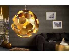 Designová závěsná lampa Globe kulatého tvaru z kovových plíšků zlaté barvy 63cm