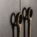 Art deco luxusní šatní skříň Manaslu z mangového dřeva a kovu ve zlaté barvě s patinou 150cm