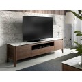 Dodejte svému modernímu obývacímu pokoji nádech moderního minimalismu s TV stolkem Vita Naturale z ořechového dřeva