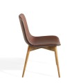 Luxusní design židle Vita Naturale v hnědé barvě se světle hnědými nožičkami z masivu