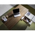 Vrchní deska kancelářského stolu Vita Naturale dosáhne přírodního nádechu díky kvalitnímu dýhování.