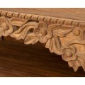 Masivní rustikální lavice Merida z teakového dřeva s poličkou a ornamentálním zdobením 195cm