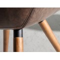 Masivní nožičky z jasanového dřeva zaručí židli Vita Naturale maximální stabilitu při stolování