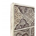 Dekorační panel Moletto v etno stylu vyráběný ručně s vyřezáváním a dekorem v hnědých odstínech ve tvaru obdélníku