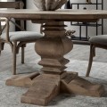 Masivní dřevěný kulatý jídelní stůl Fratemporain ve venkovském stylu s ručním vyřezáváním v klasickém stylu na mohutné noze s členěním