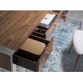 Vychutnejte si prostorné zásuvky dřevěného stolu Vita Naturale se soft-close systémem uzavírání