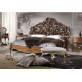 Exkluzivní rustikální manželská postel Belladonna s vyřezávaným ozdobným čelem a ornamentálním zdobením