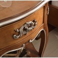 Rustikální masivní noční stolek Belladonna s vyřezávanými nožičkami a praktickou zásuvkou 69cm