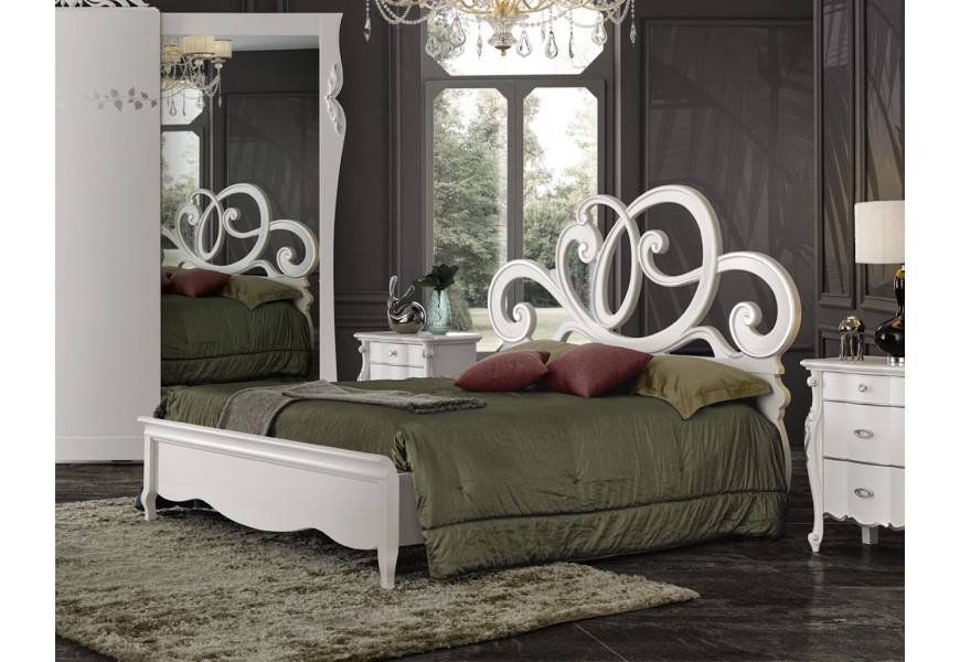 Exkluzivní manželská postel Aphrodite z masivního dřeva v bílém provedení s ozdobným vyřezávaným čelem