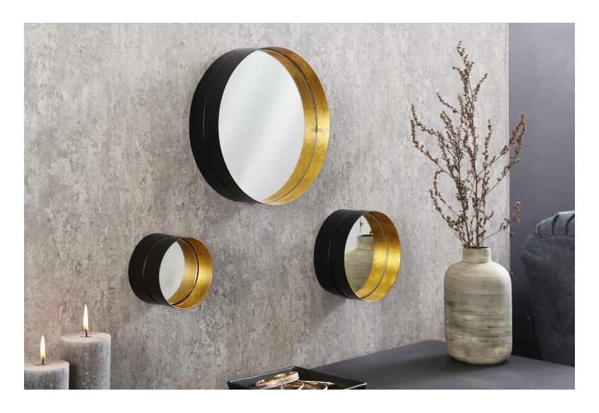 Moderní art deco sada tří zrcadel Marill kulatého tvaru s kovovými kulatými rámy přesahujícími plochu zrcadla v černo-zlaté barvě