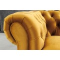 Chesterfield designová trojsedačka Milenna s hořčivě žlutým sametovým potahem as černými nožičkami 192cm