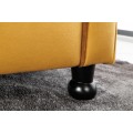 Chesterfield designová trojsedačka Milenna s hořčivě žlutým sametovým potahem as černými nožičkami 192cm