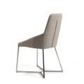 Kombinace stylového provedení chromové podstavy a atypické zádové opěrky jídelní židle Urbano