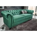 Designová chesterfield trojsedačka Milenna se smaragdově zeleným čalouněním ze sametu as černými masivními nožičkami 190cm