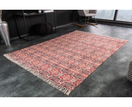 Orientální obdélníkový koberec Besatty v červené barvě s pestrým vzorovaným tkaním s béžovými třásněmi ze 100% bavlny