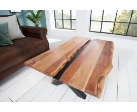 Masivní konferenční stolek Amazonas z akáciového dřeva s překříženýma černýma nohama z kovu 120cm