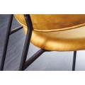 Designová jídelní židle Mildred s hořčivě žlutým sametovým čalouněním as černýma nohama 83cm
