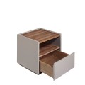 Elegantní béžový noční stolek Forma Moderna z ořechového dřeva s úložným prostorem a policí přinese do Vašeho domova italský design