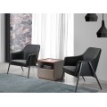 Stylový moderní noční stolek Forma Moderna je dokonalý doplněk do moderně zařízeného obývacího pokoje k černým čalouněným křeslům