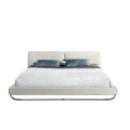 Luxusní nadčasový design moderní postele Forma Moderna s koženkovým čalouněním a chromovými nožičkami