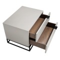 Inteligentní provedení nočního stolku Forma Moderna se dvěma zásuvkami ze dřeva