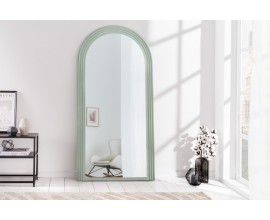 Art deco designové zrcadlo Swan obloukového tvaru s pastelovým zeleným kaskádovým rámem 160cm