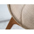 Textilní čalounění a designové prošívání na moderní jídelní židli Forma Moderna