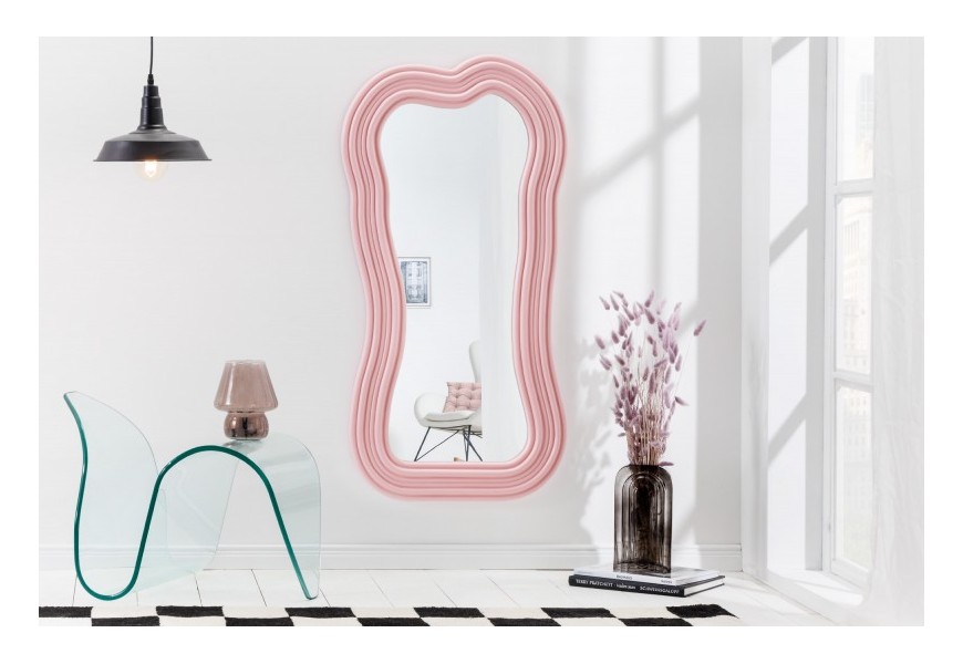 Moderní asymetrické závěsné zrcadlo Swan ve pastelové růžové barvě s kaskádovým efektem ve stylu art deco