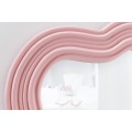 Asymetrické závěsné zrcadlo Swan v moderním art deco stylu s rámem z polyuretanu v růžové baby pink barvě