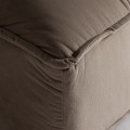 Stylová moderní pohovka Saraela ze lnu, bavlny a sametu v béžové barvě se vzorovaným polštářem 120cm